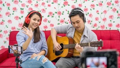 Copying a YouTube video link for MP3 conversion.